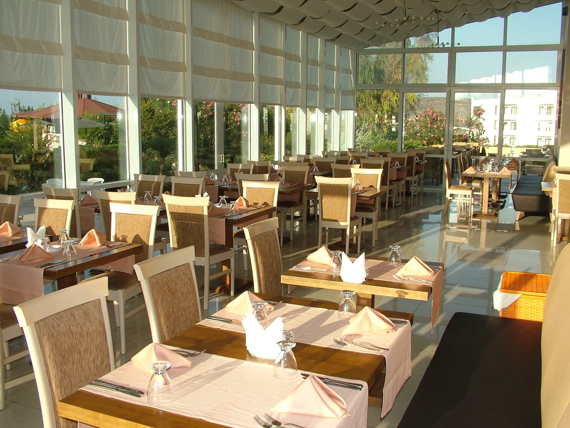 MAIN RESTAURANT