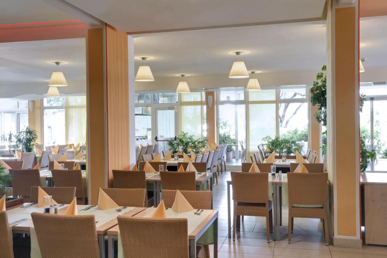 Restaurant 1.jpg
