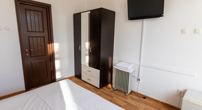 CAMERA ECONOMY 2- PARTER EXTERN IN CLADIREA DIN PIATRA FARA BALCON 