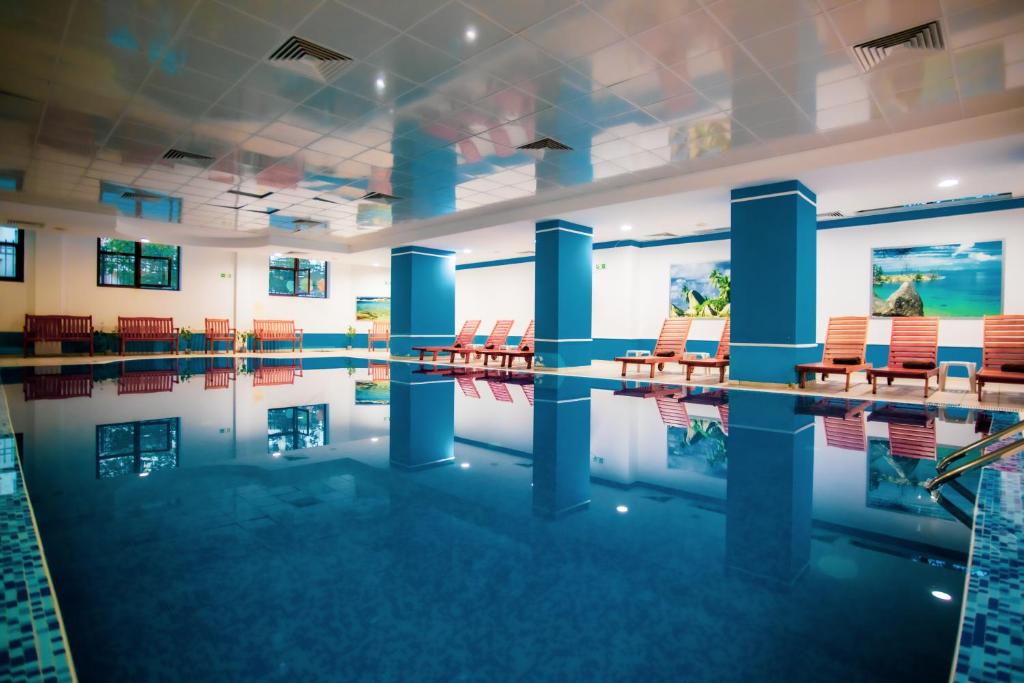 Piscină interioară