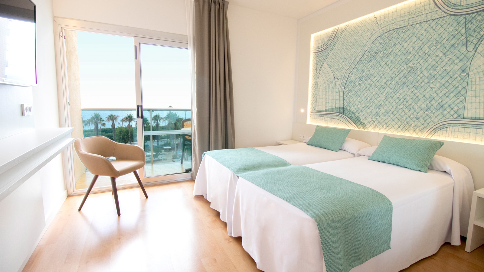STANDARD ROOM POOL / SEA VIEW