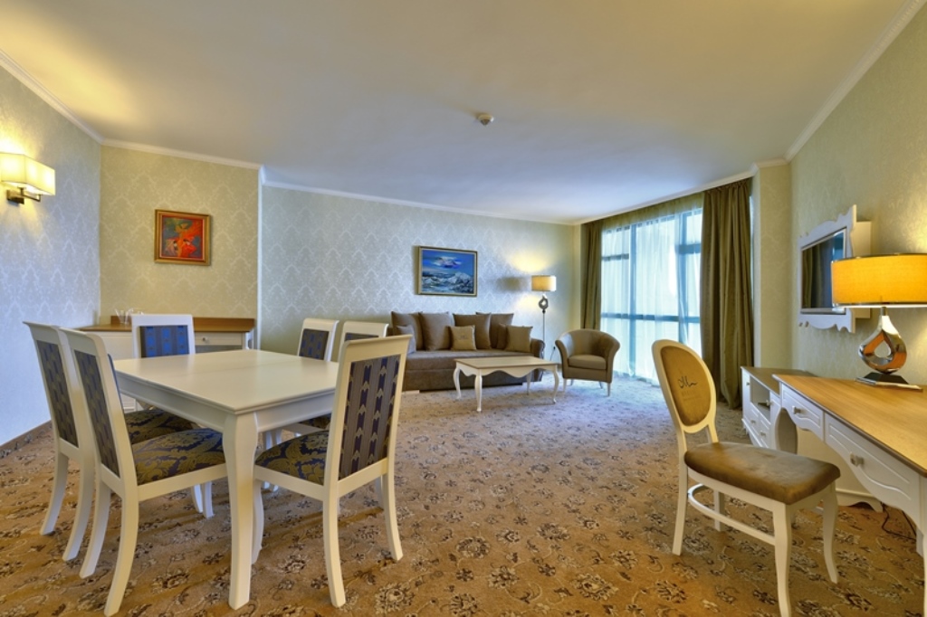  Standard Suite (Balcony) 