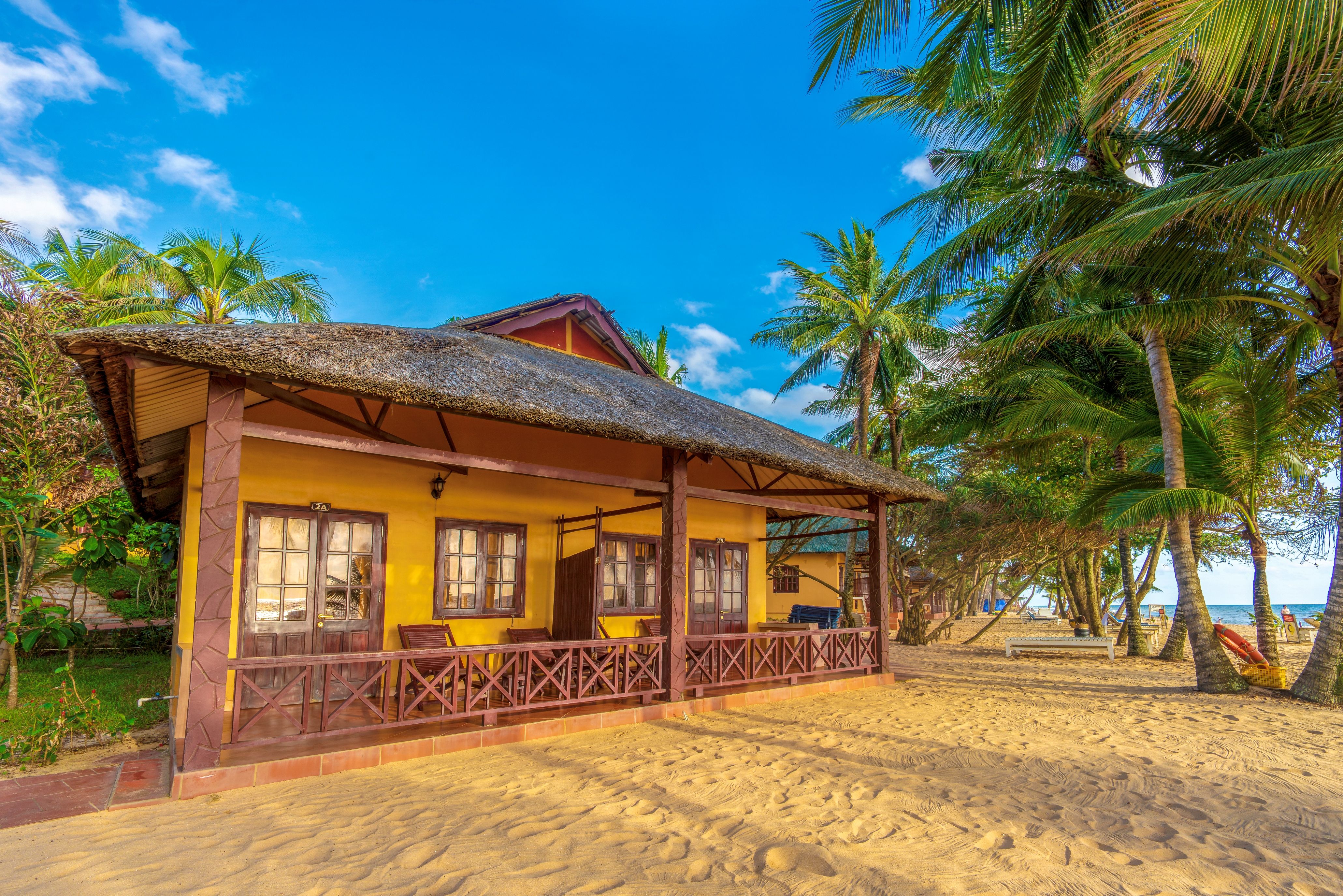 BUNGALOW BEACHFRONT WITH TERRACE SEAVIEW 