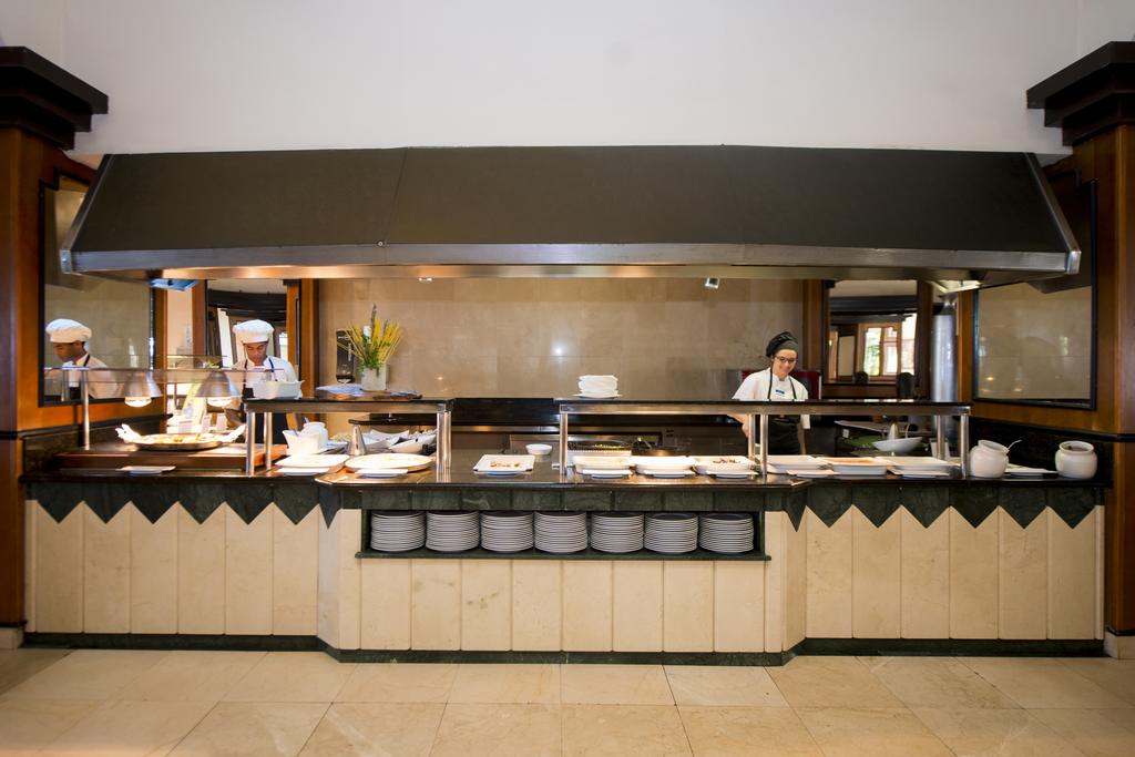 MAIN RESTAURANT