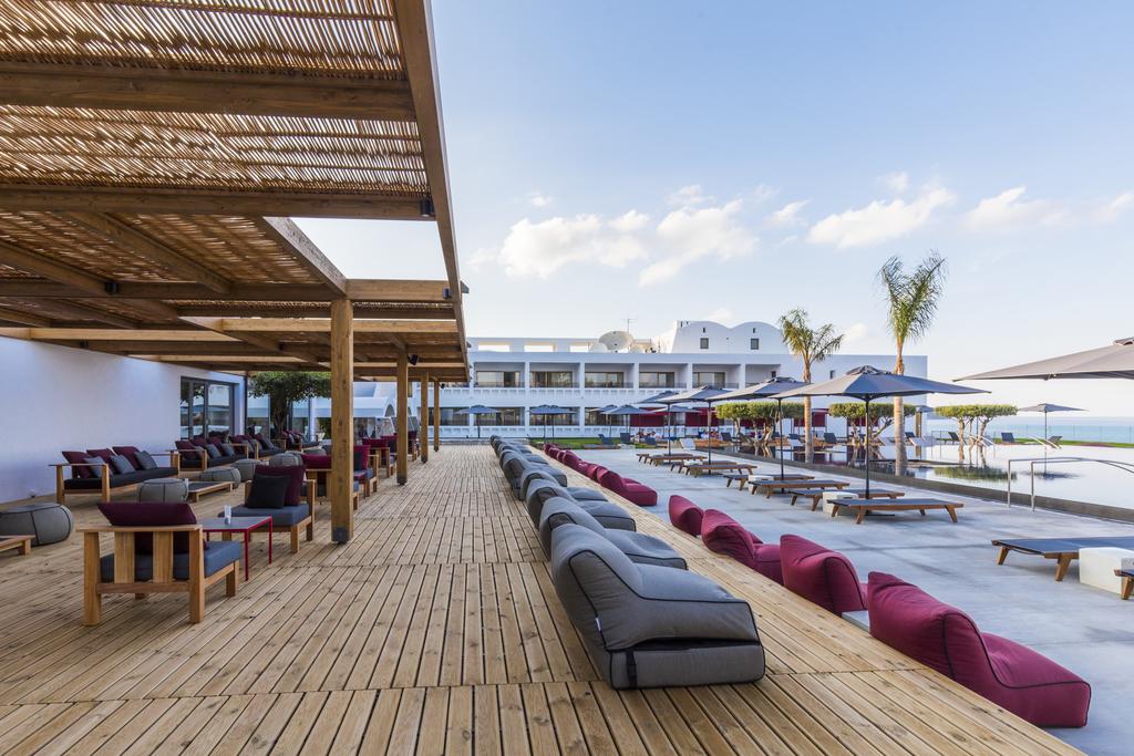 Lobby/ Pool bar