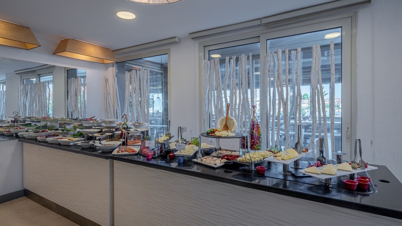 MAIN RESTAURANT