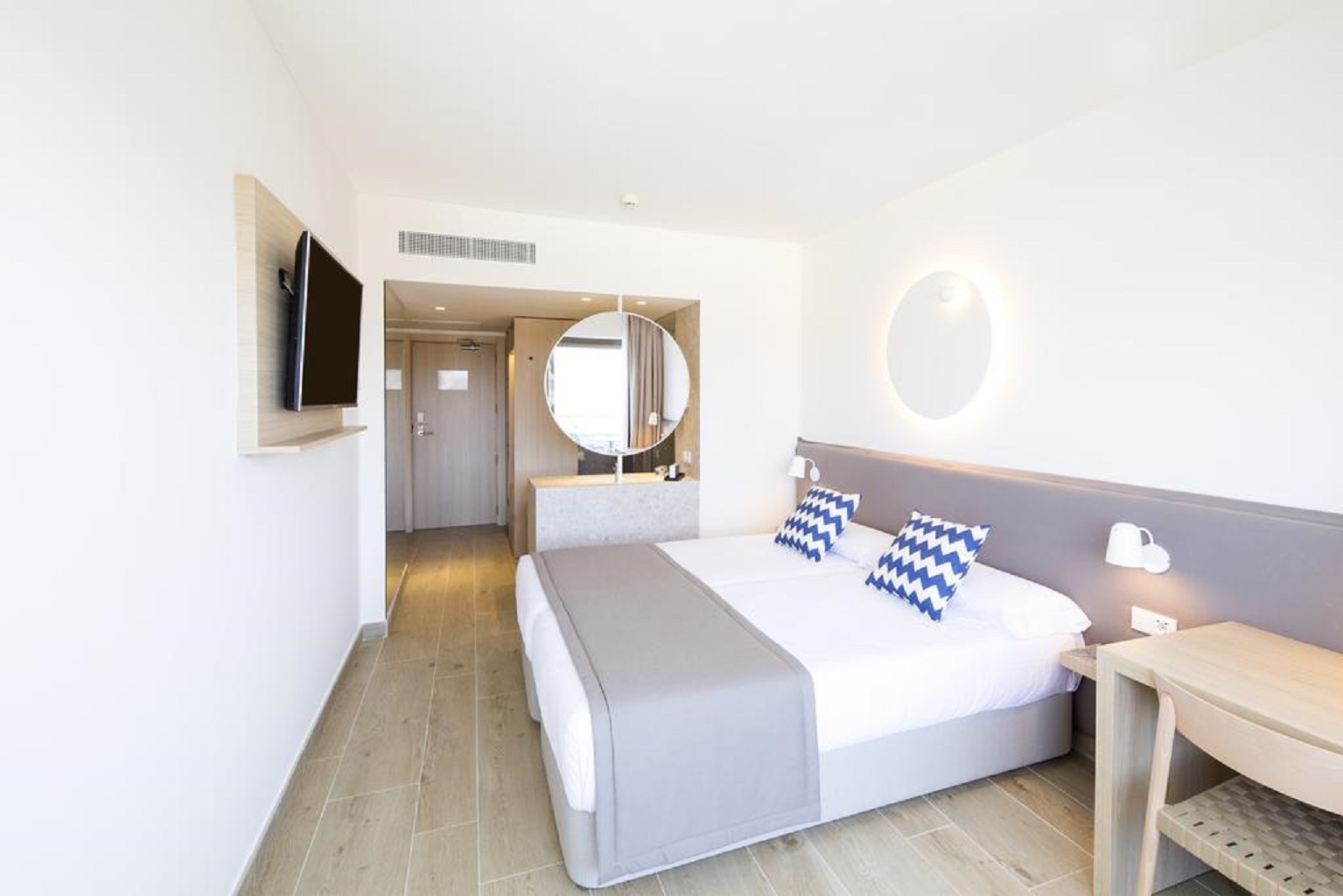 DOUBLE ROOM