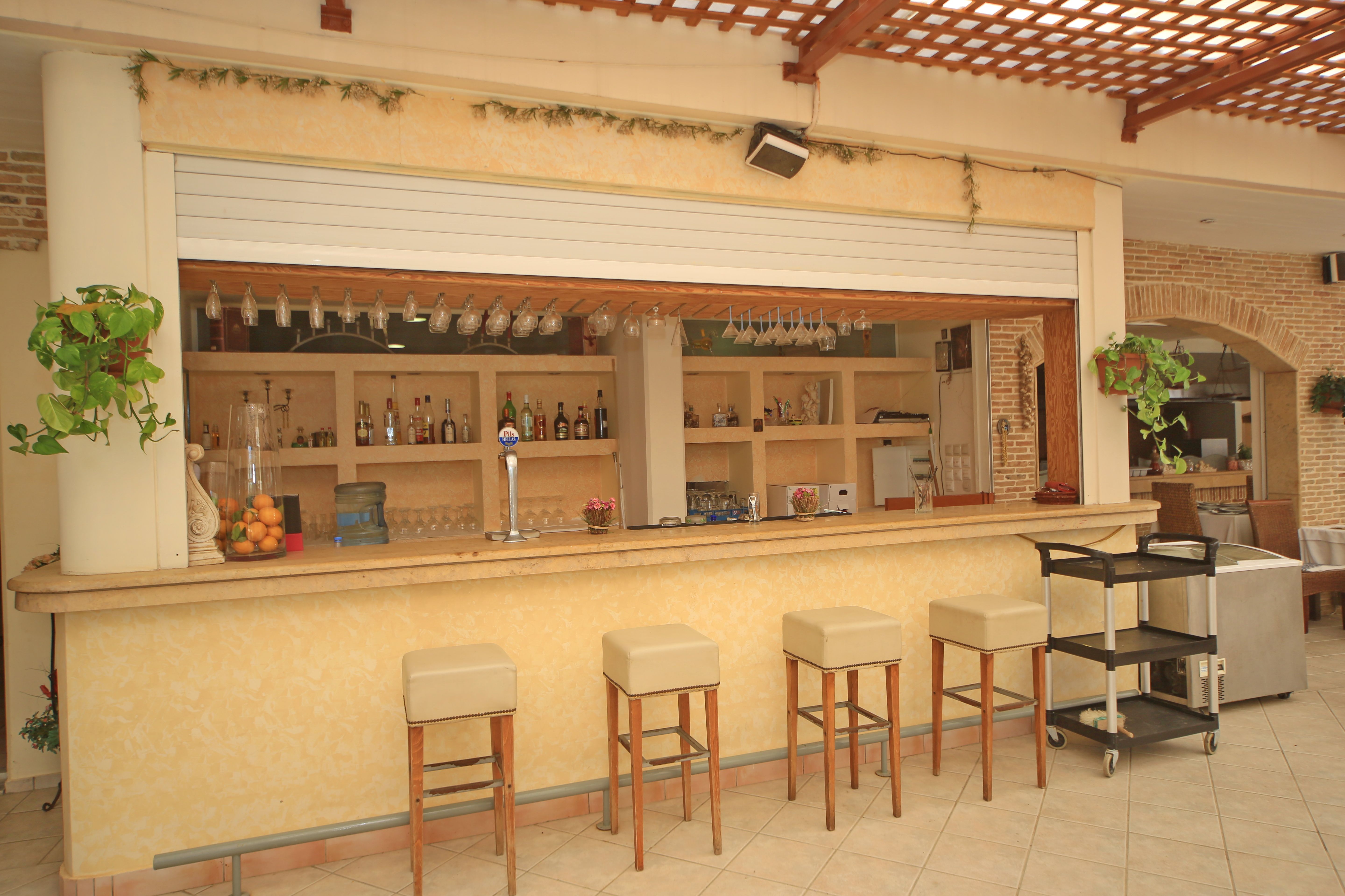 Pool Bar