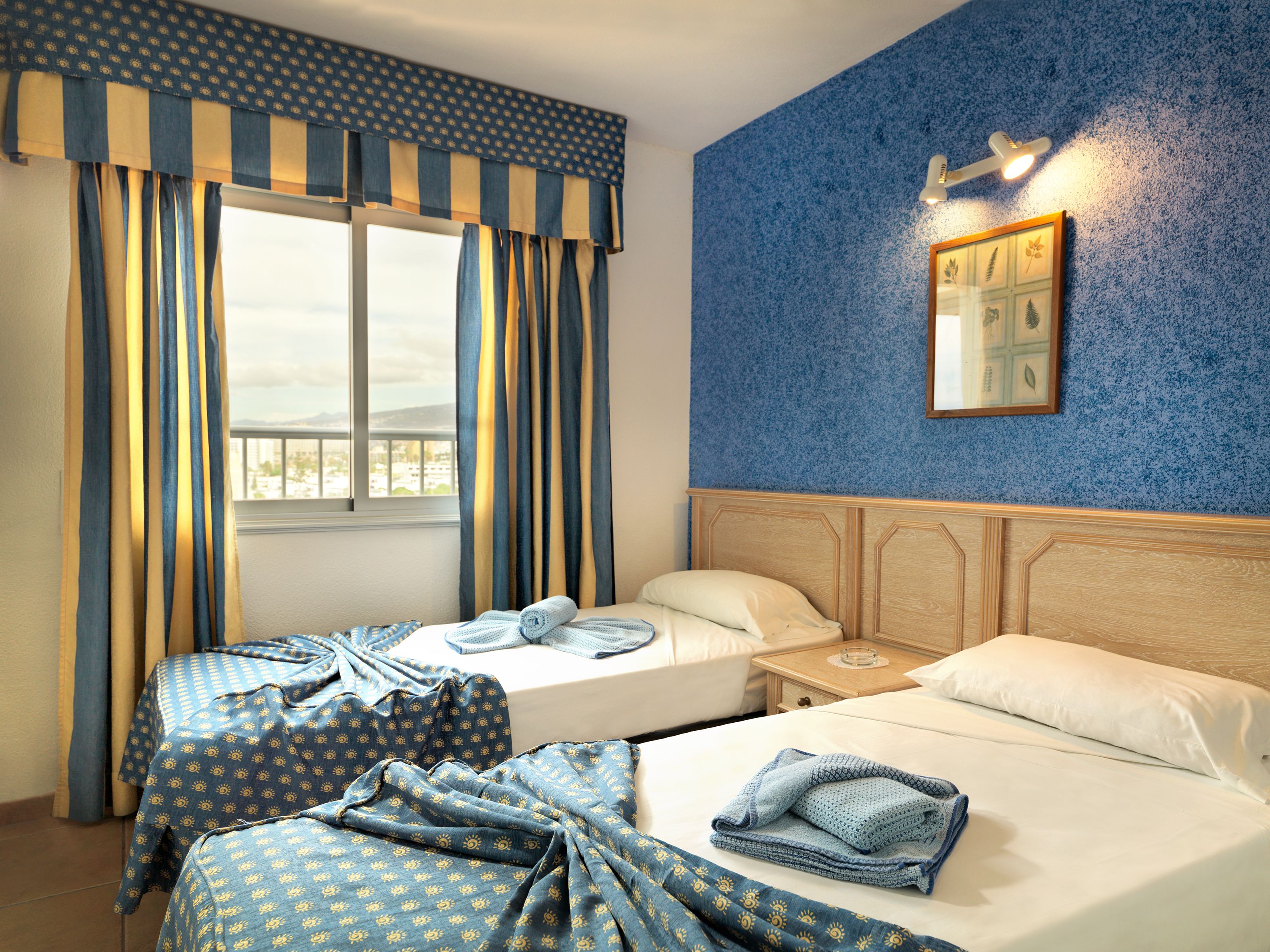 3 BEDROOM APARTMENT BALCONY OR TERRACE