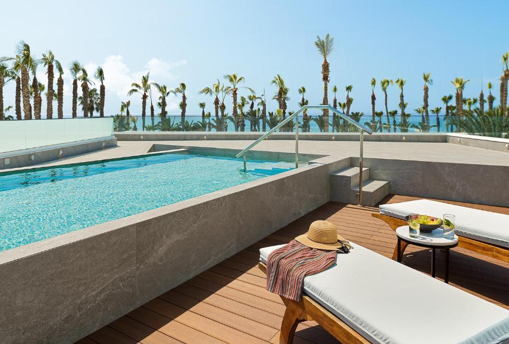 sea scape junior suite sea view swim up