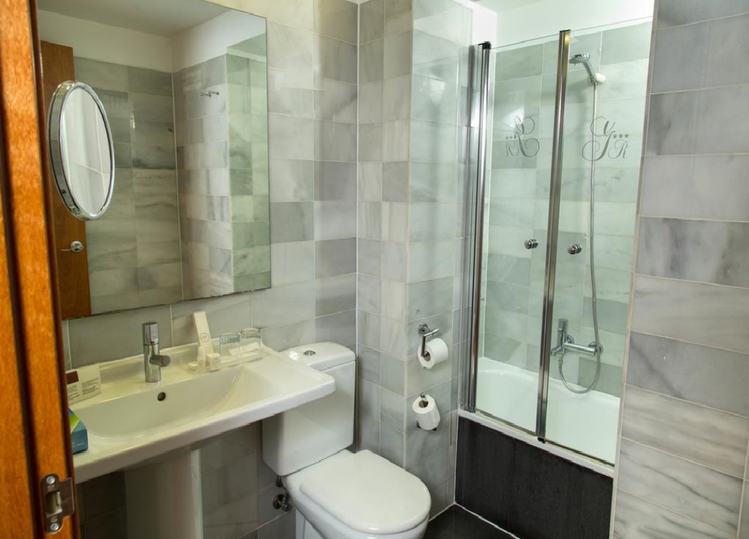 DOUBLE ROOM