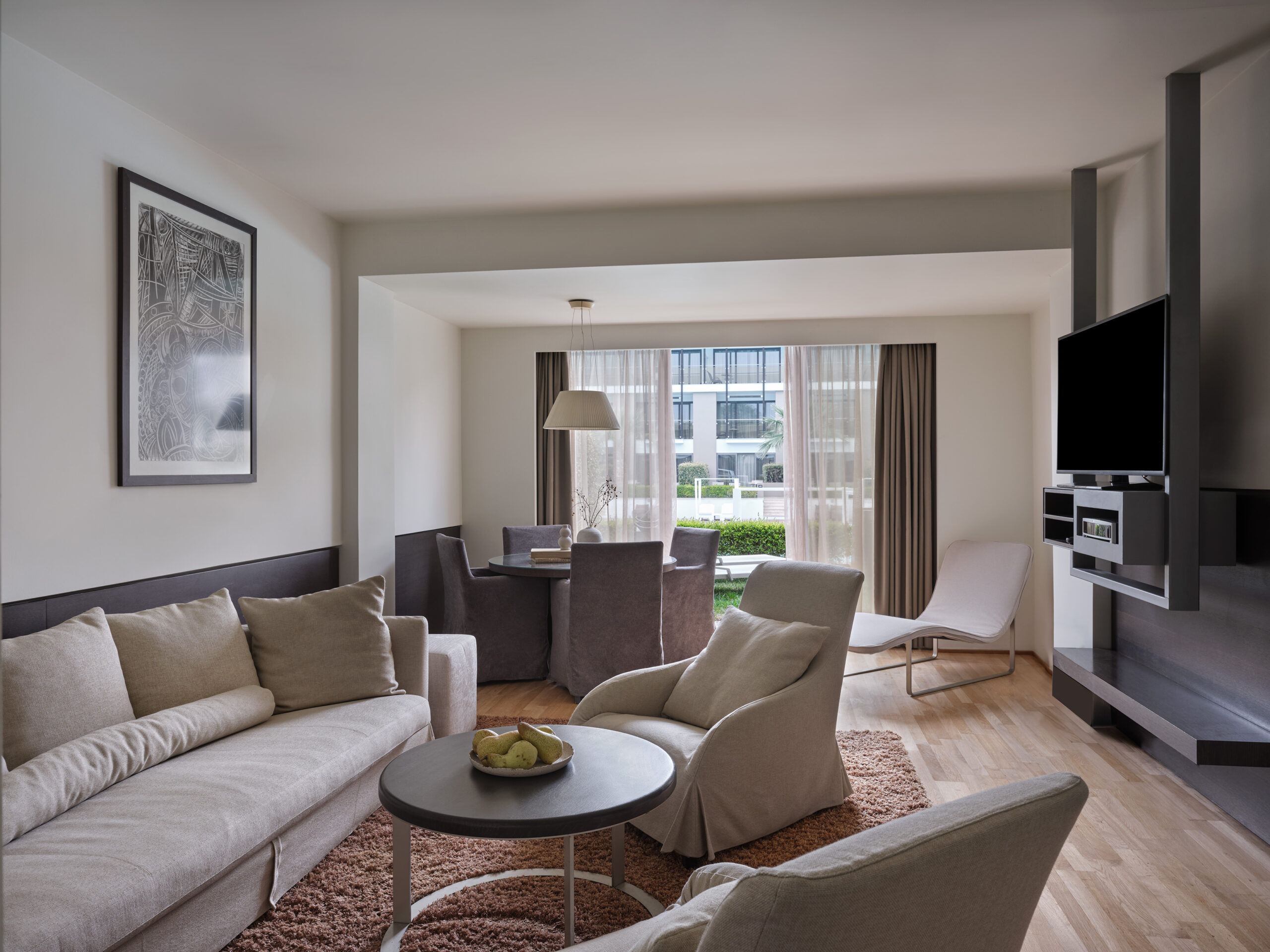 EXECUTIVE SUITE POOL VIEW 