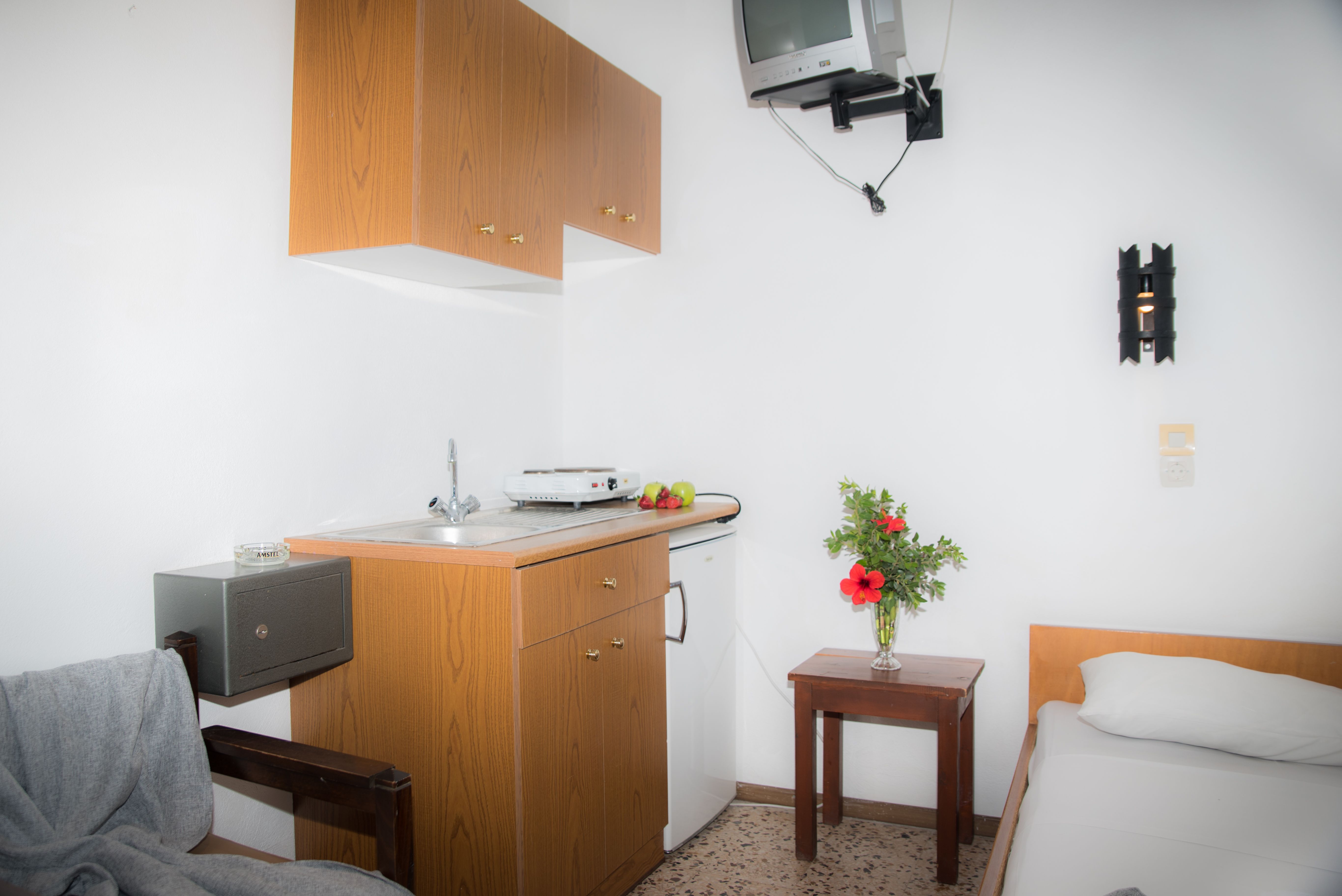 DOUBLE STANDARD WITH KITCHENETTE