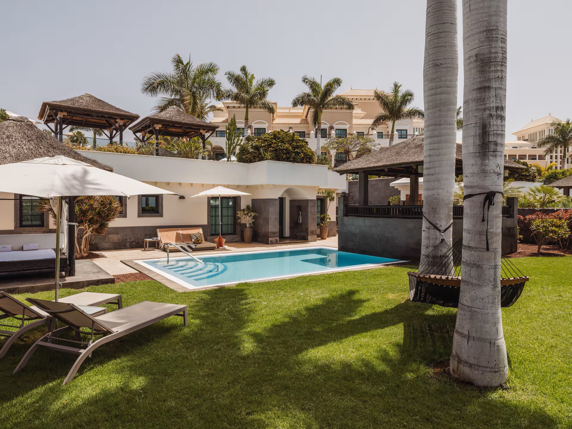 PRIVATE POOL VILLA RED LEVEL