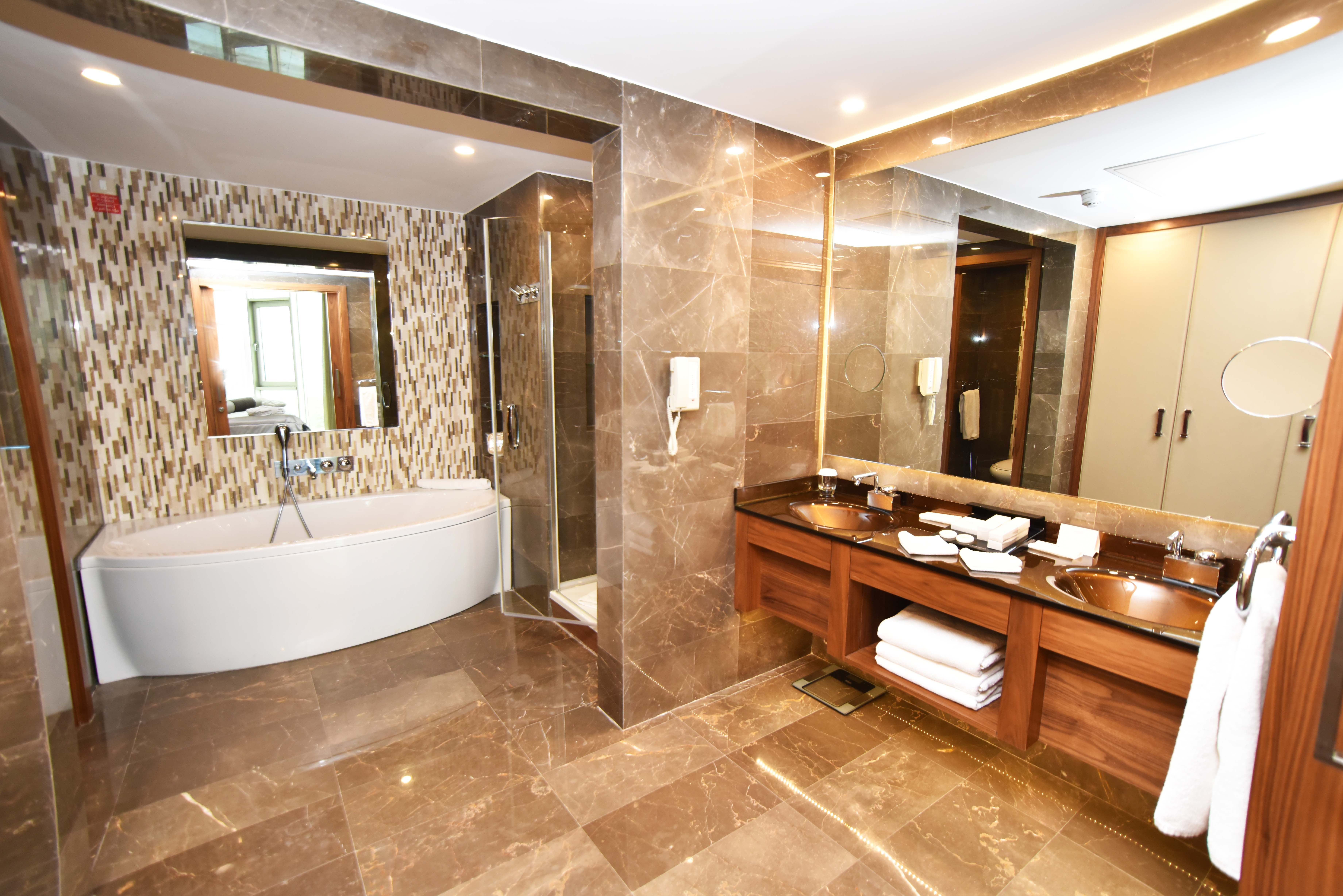 SUITE KING SIZE BED