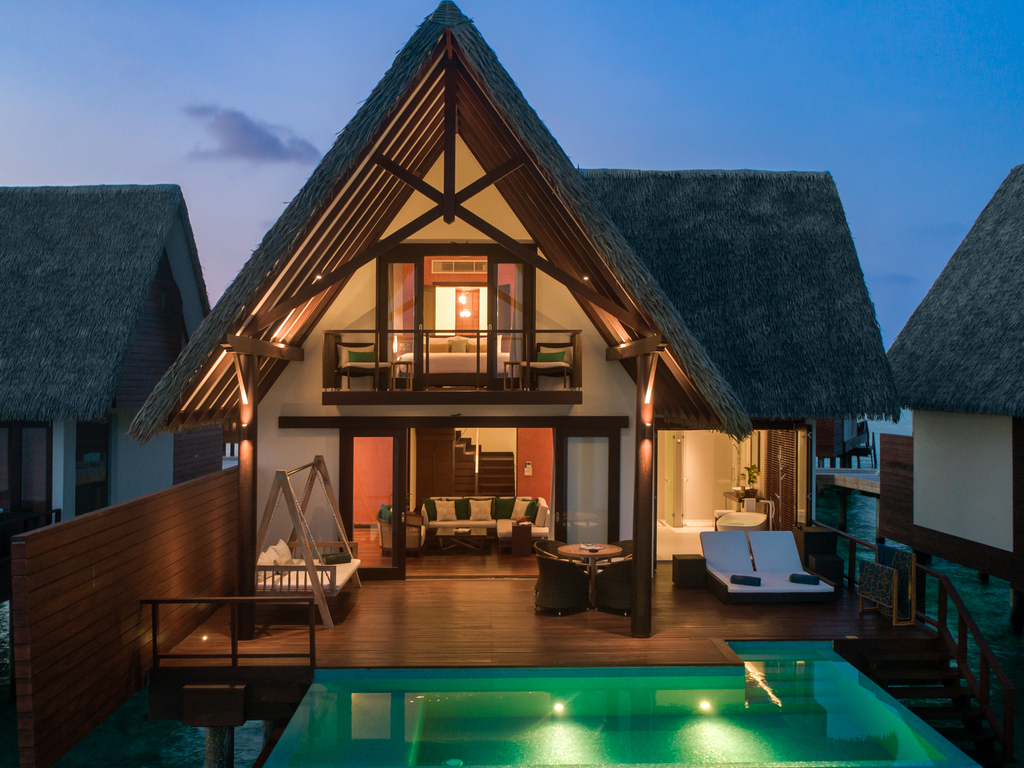 OVERWATER OCEAN SUITE WITH INFINITY POOL