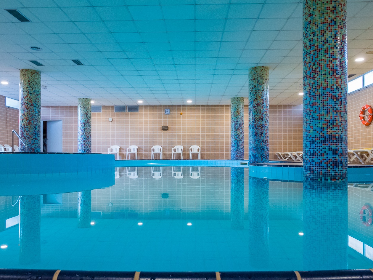 Piscină interioară
