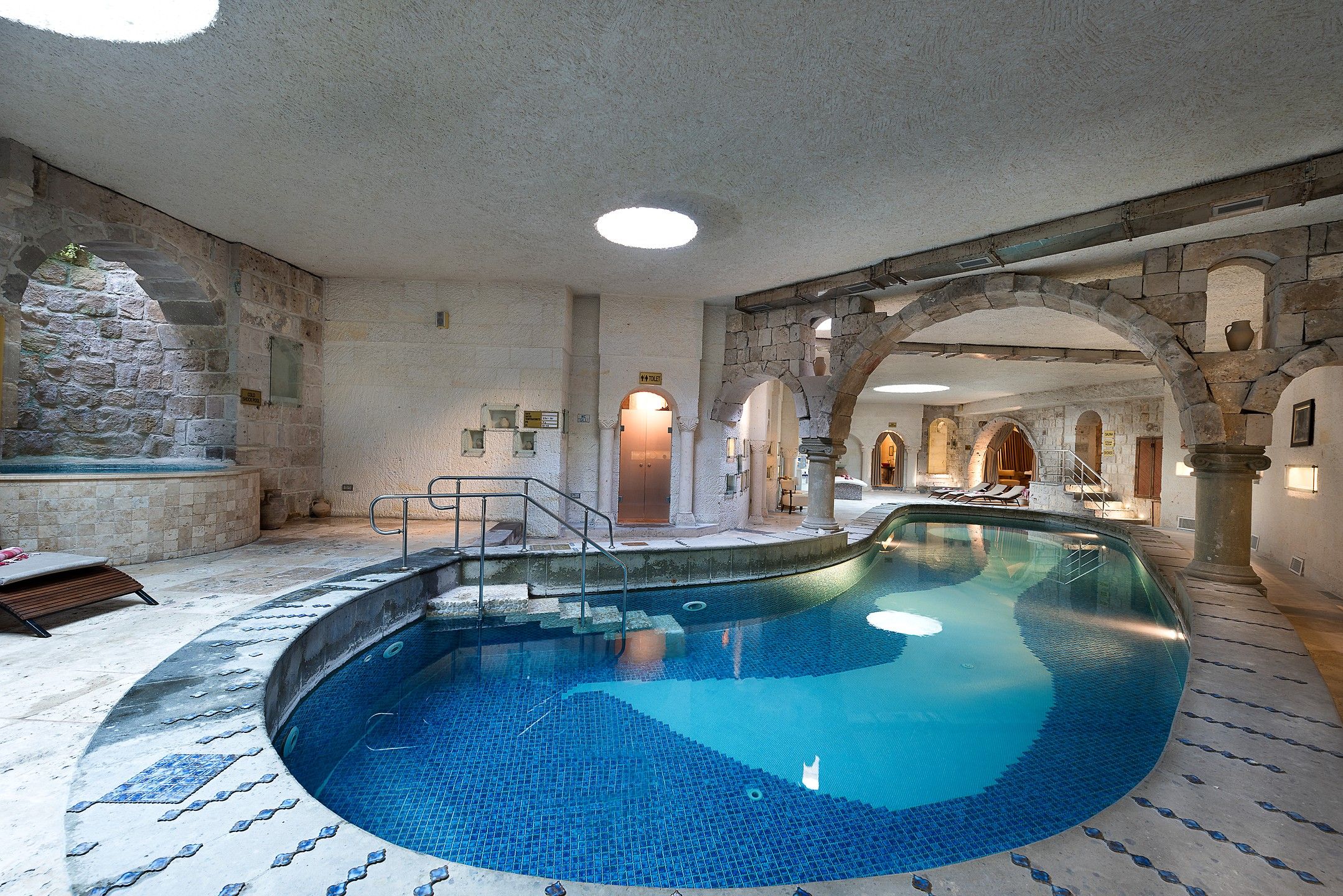 Piscină interioară