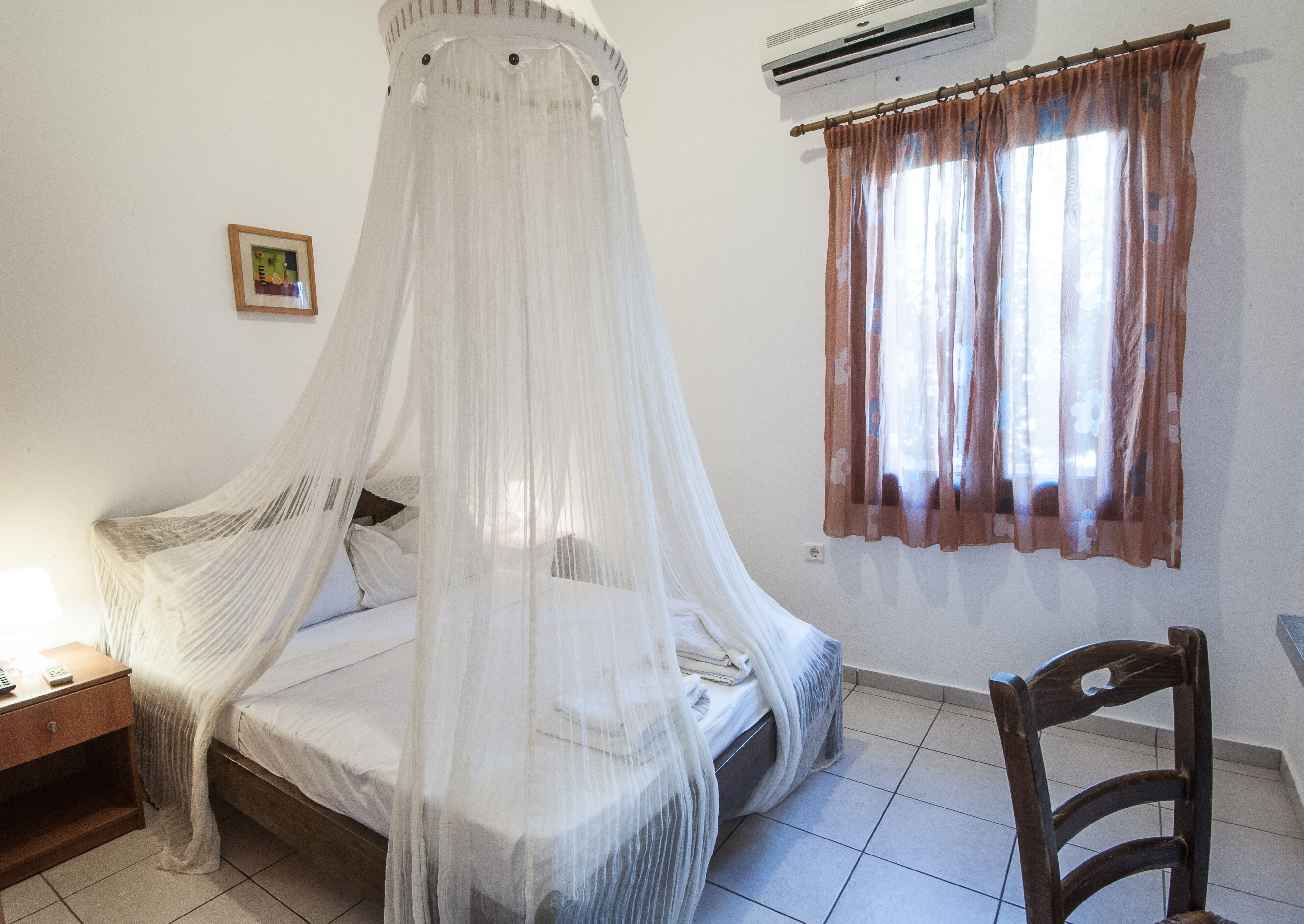 1 BEDROOM APARTMENT UP 4