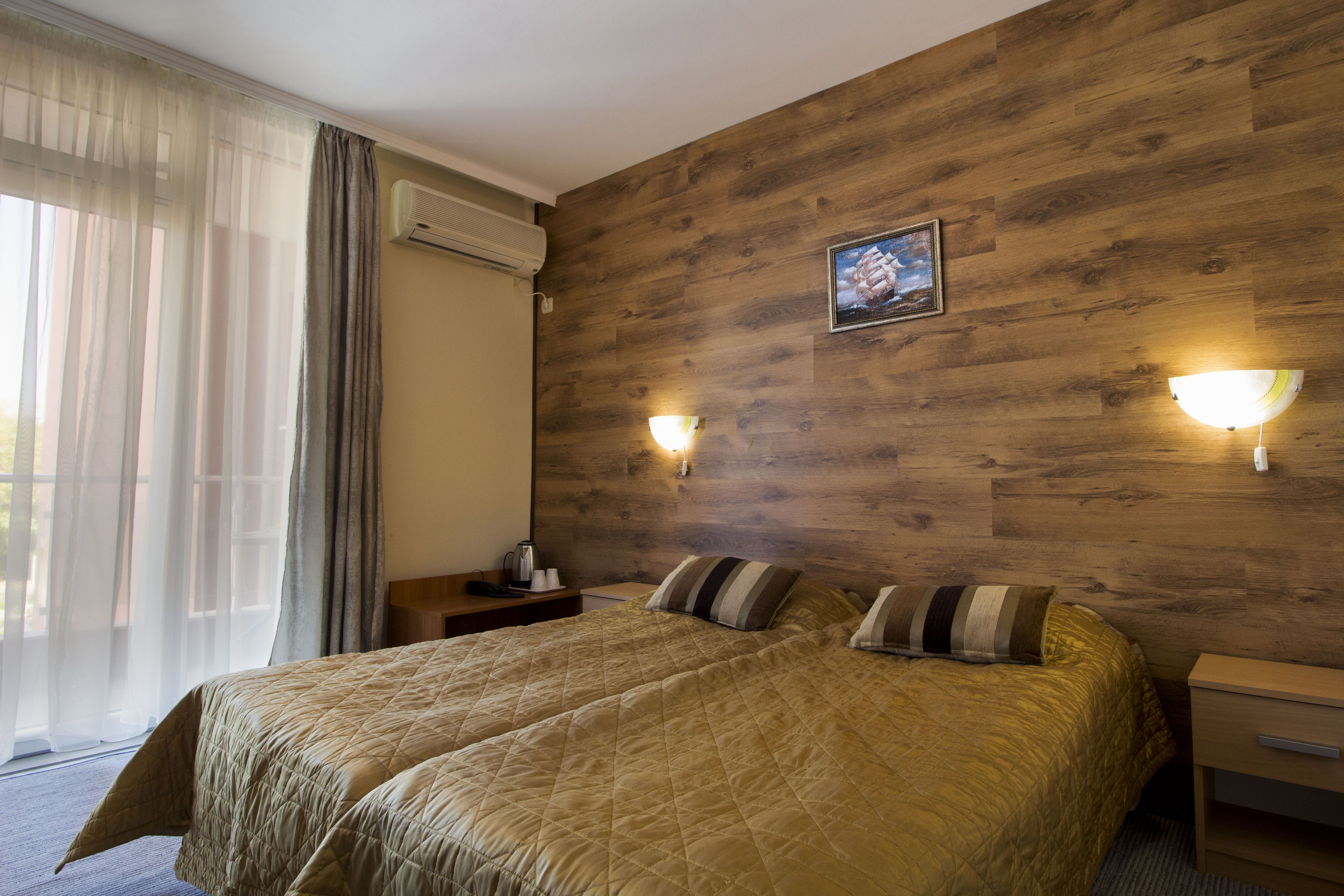 DOUBLE ROOM