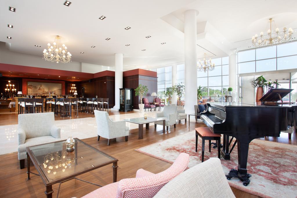 Lounge Bar