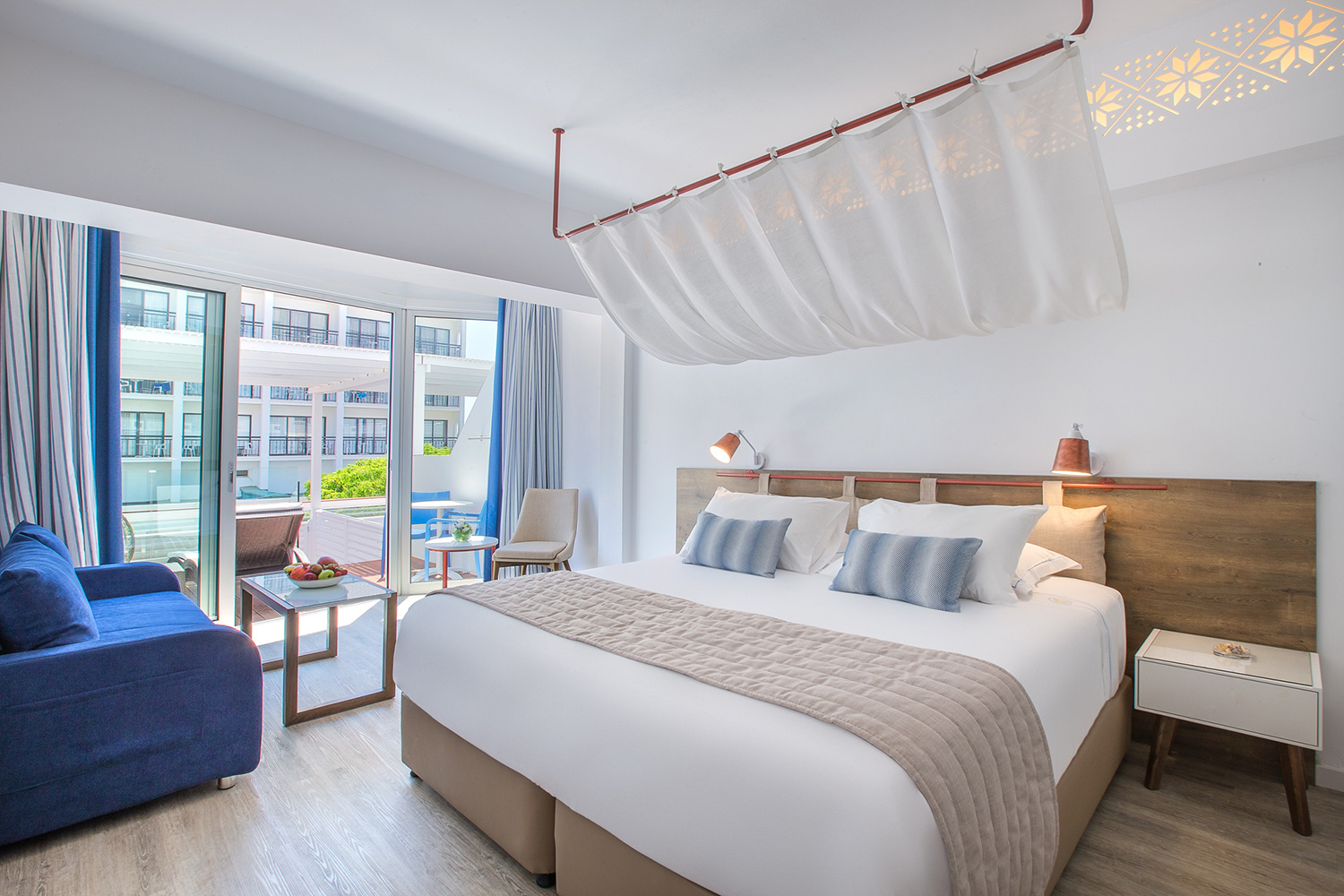 Family Junior Suite (LateralSeaView, Terrace)