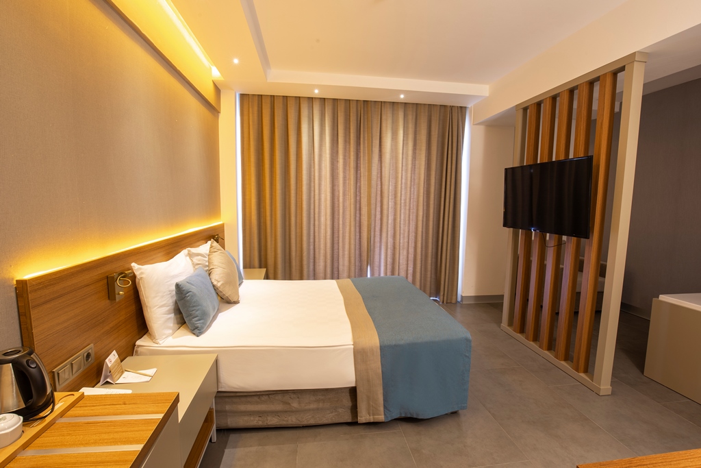SUPERIOR ROOM 