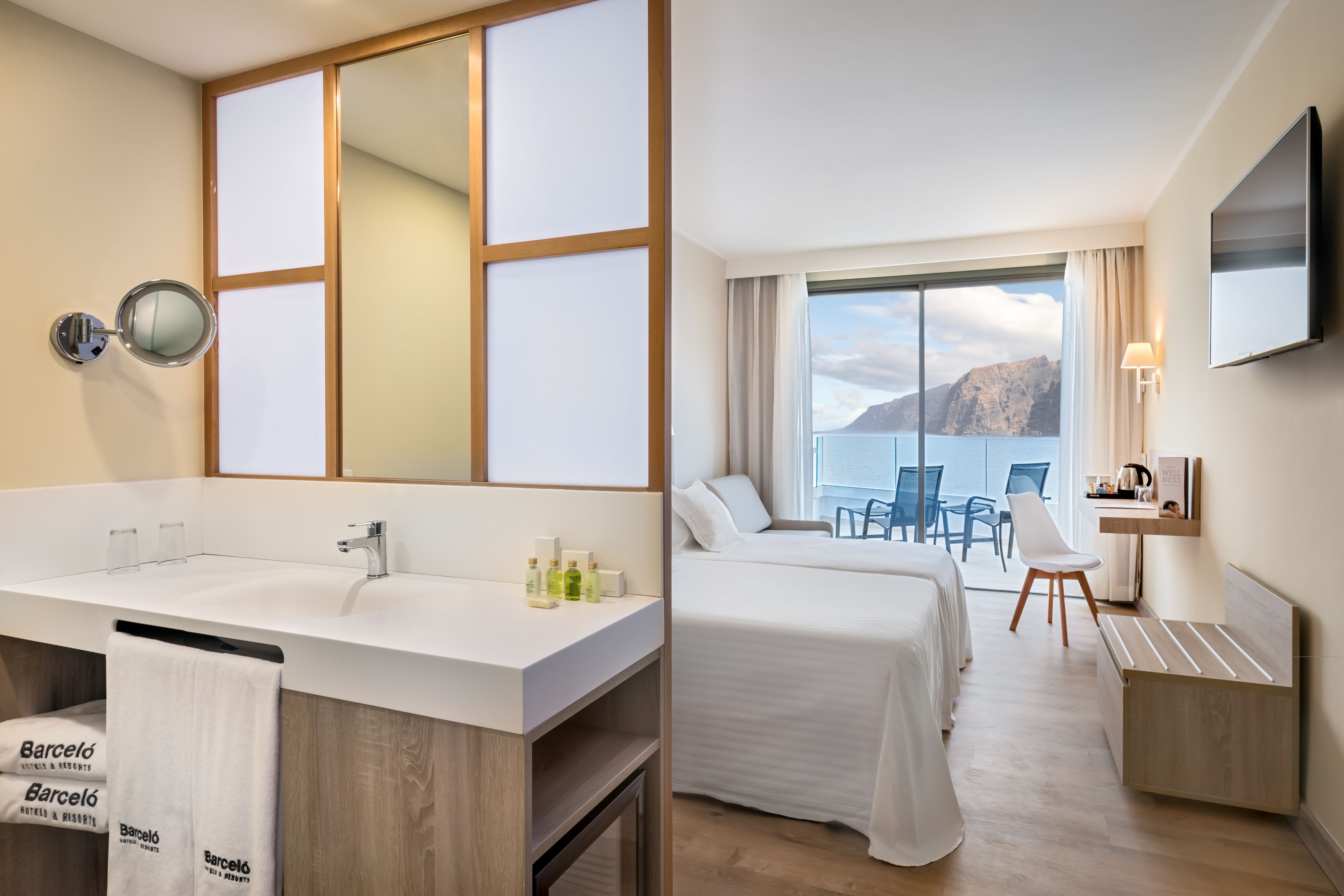 DELUXE SEA VIEW BALCONY OR TERRACE