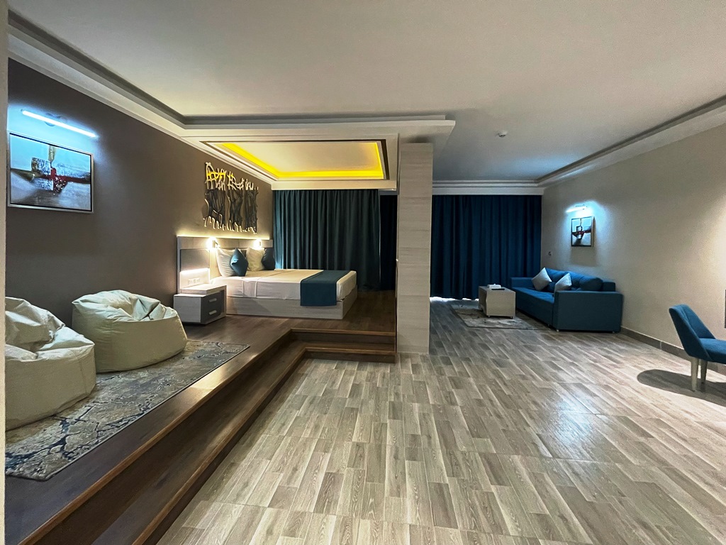 EXECUTIVE SUITE SEA FRONT