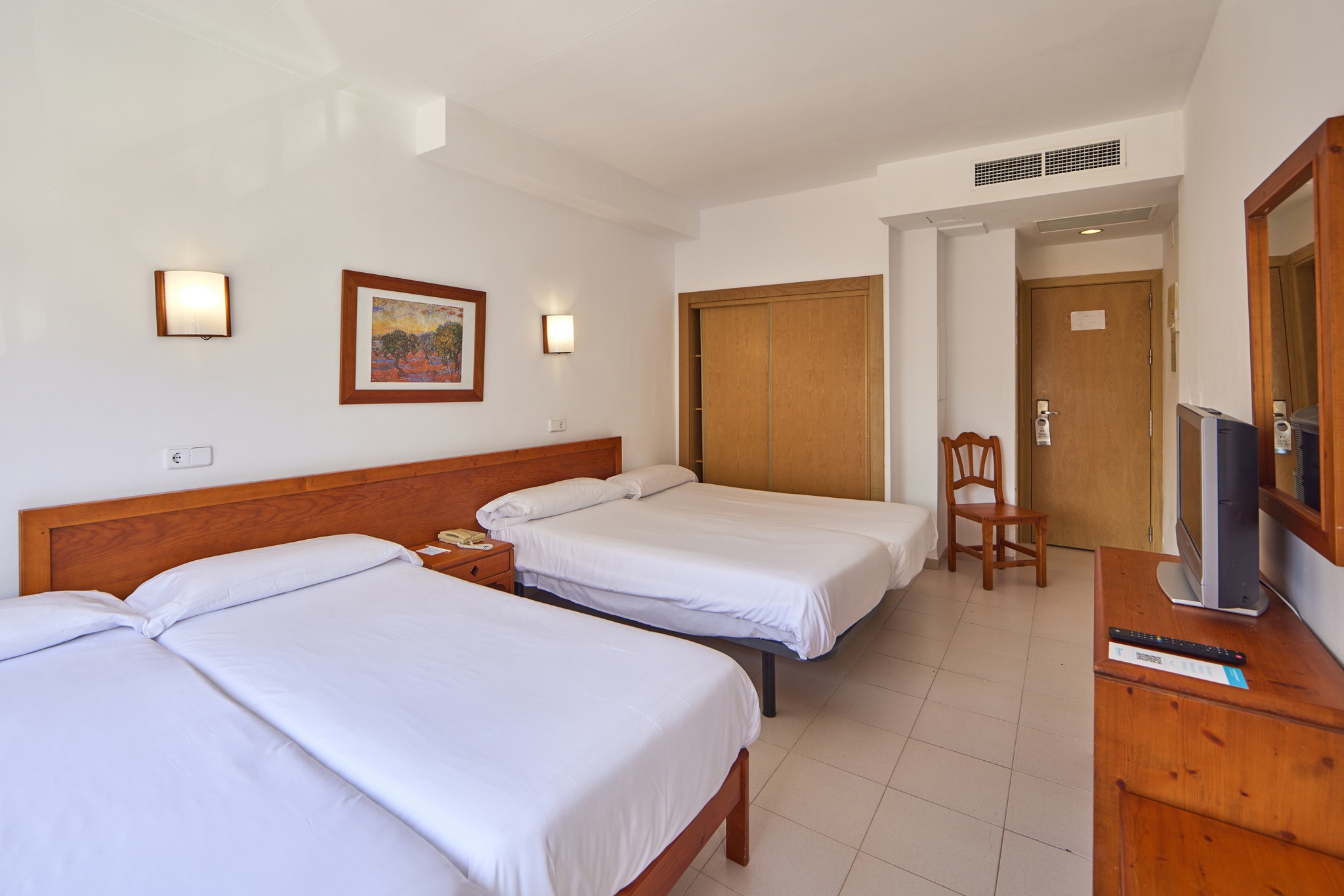 QUADRUPLE STANDARD ROOM
