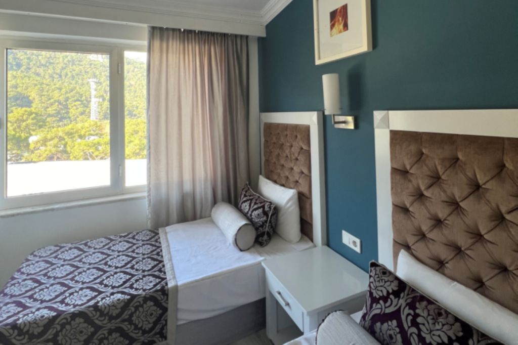 Economy Room