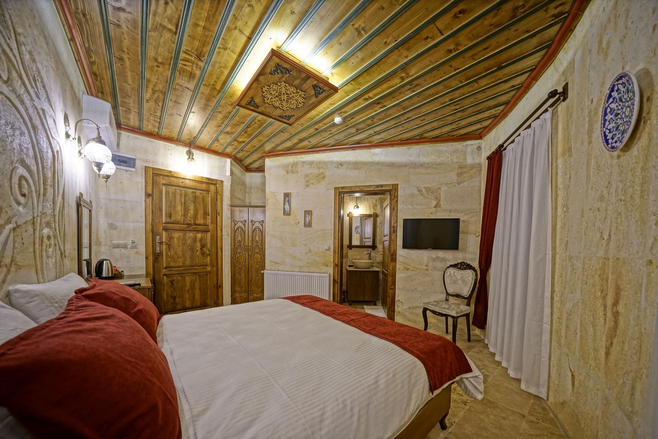 STANDARD DOUBLE ROOM