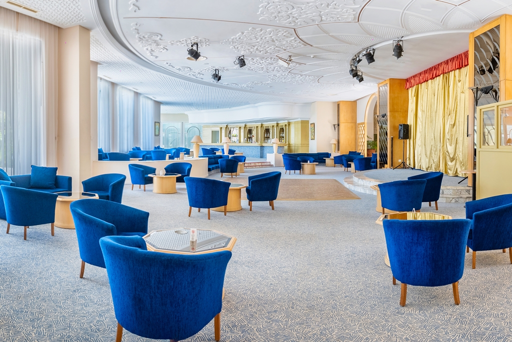 Lobby Bar