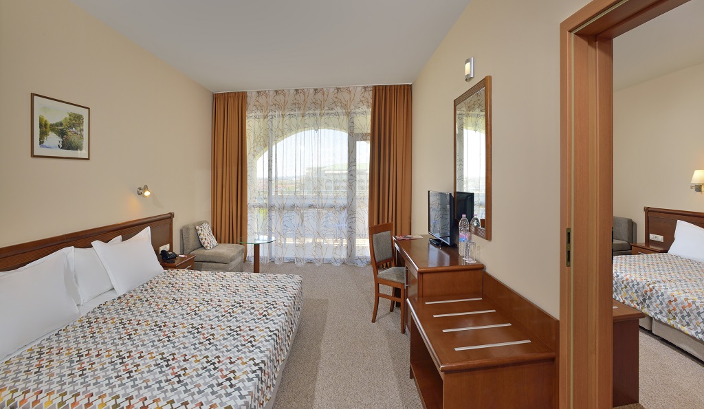 SINGLE PARENT ROOM PARK VIEW