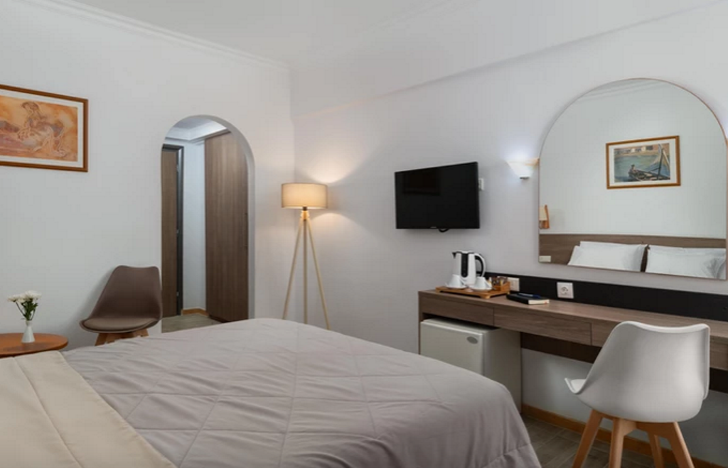 Standard Room Main Building Garden-PoolView Balcony or Terrace 
