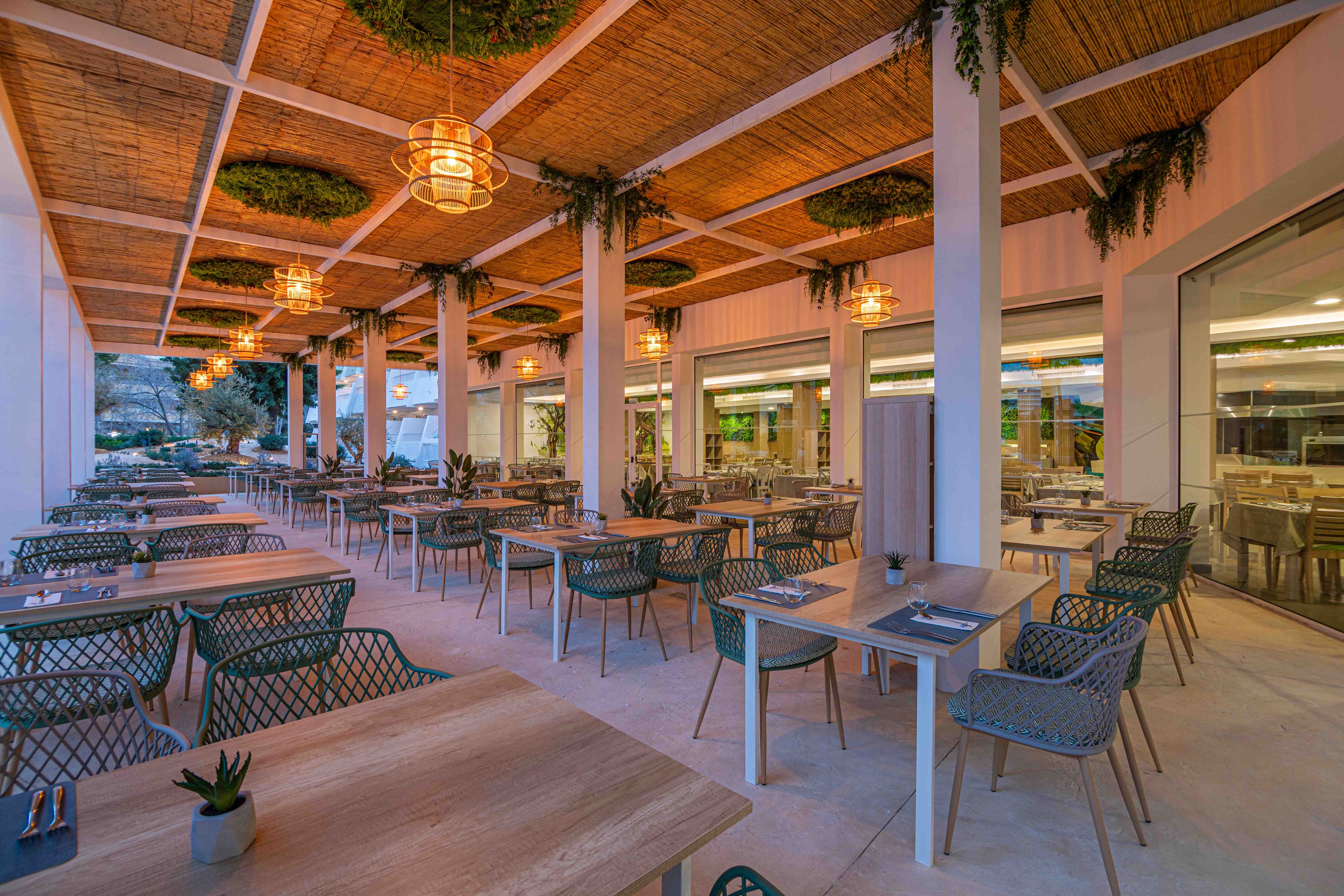 MAIN RESTAURANT