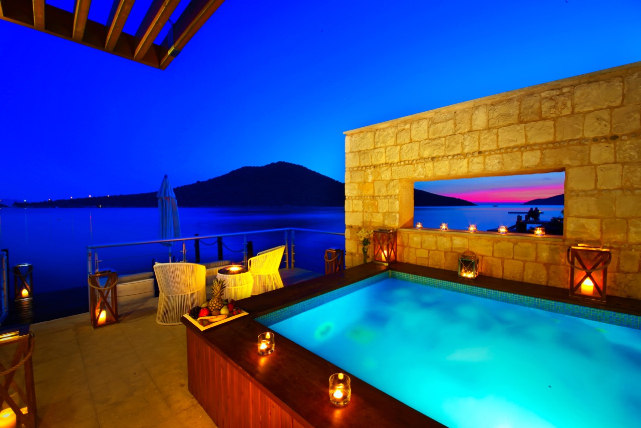 Honeymoon Room With Jacuzzi and Sea View