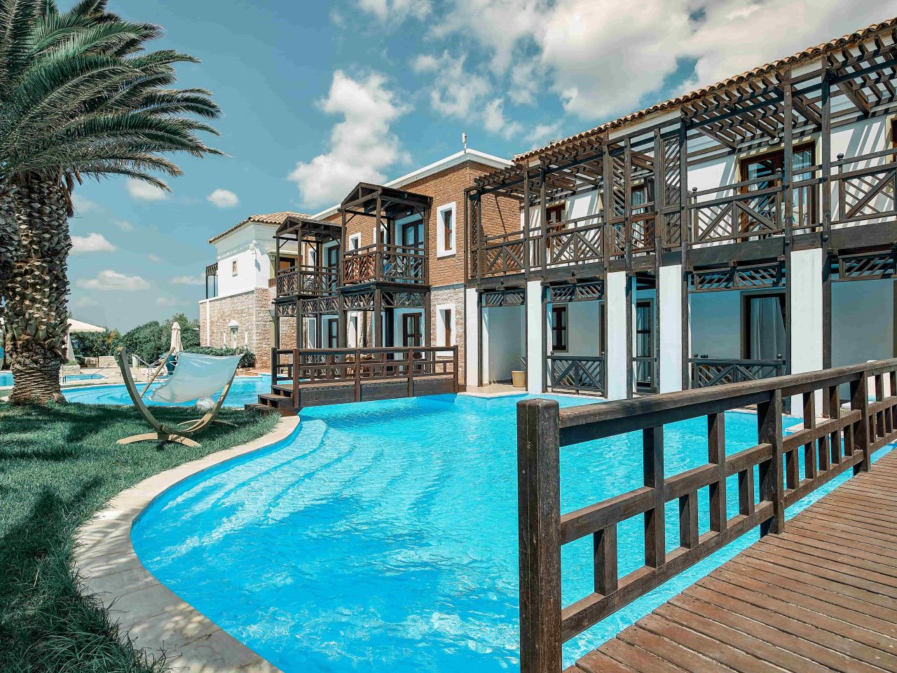 Suite Sea Front Sharing Pool
