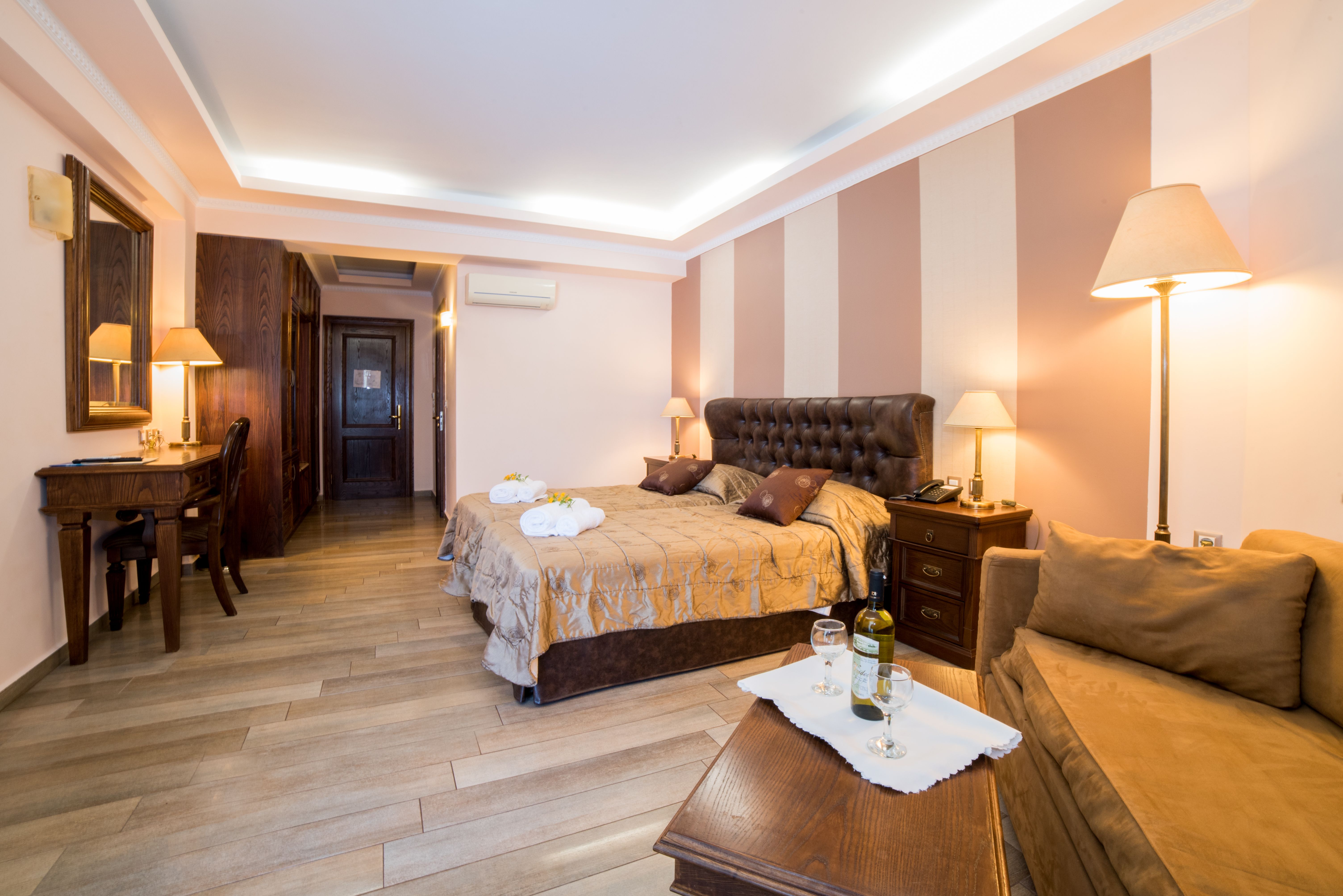 JUNIOR SUITE