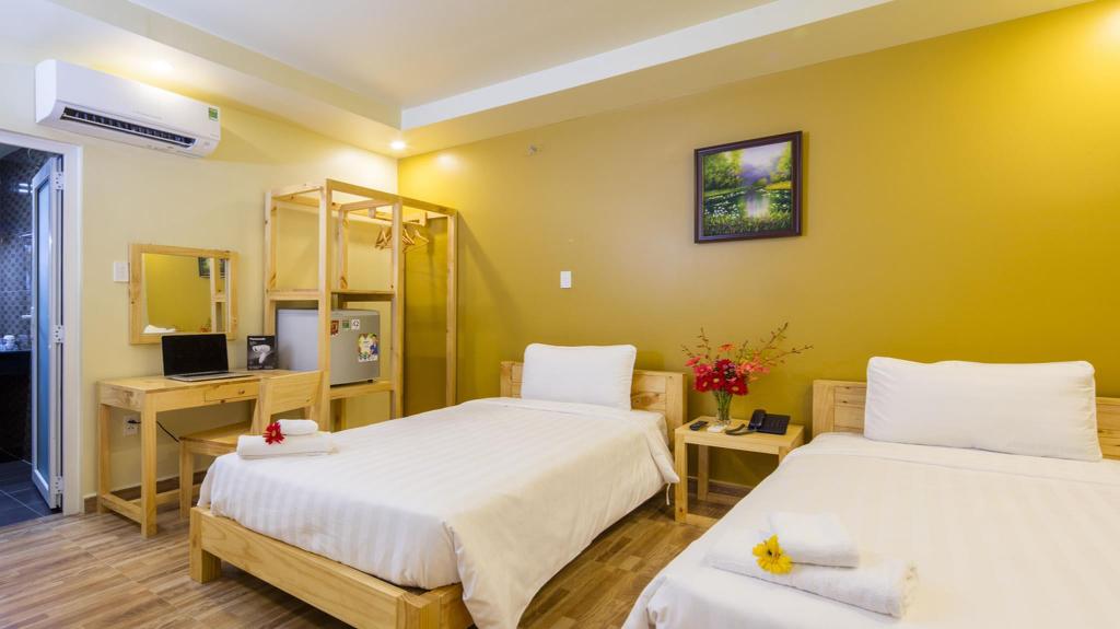 STANDARD TWIN ROOM (NO VIEW)
