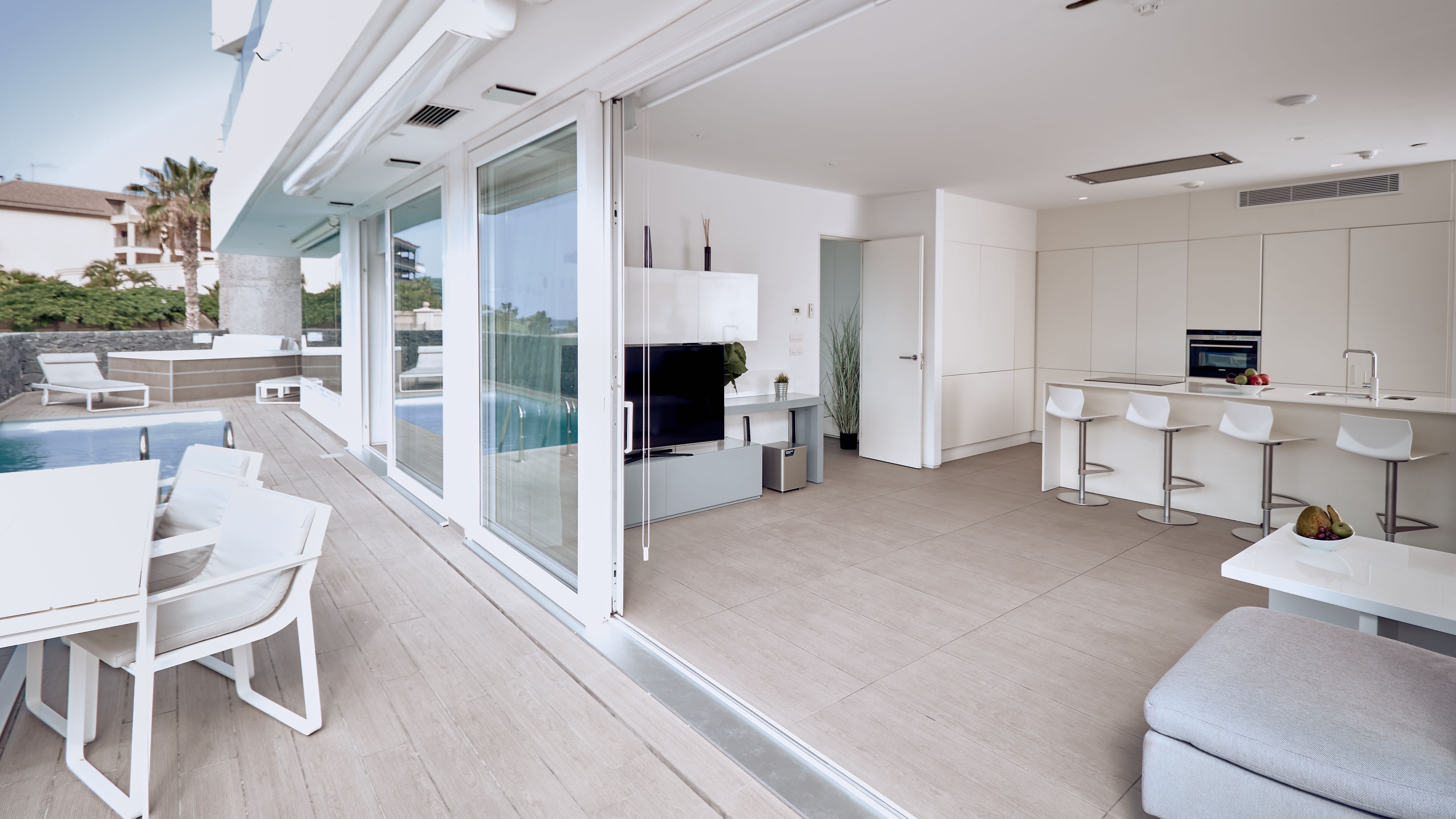 1 BEDROOM SUITE EXTRA LARGE ROOM, WITH PRIVATE POOL, LATERAL SEA VIEW, TERRACE (DIVINITY MAR)