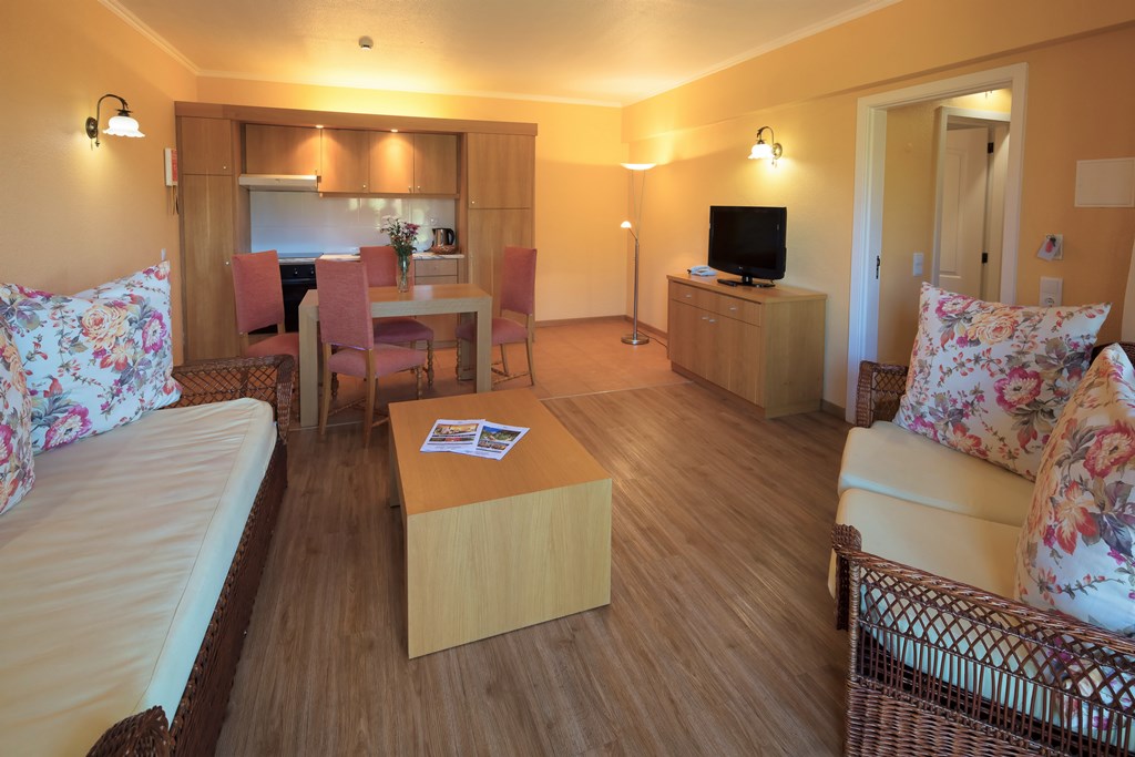 1L- 1 BEDROOM APARTMENT SIDE SEA VIEW