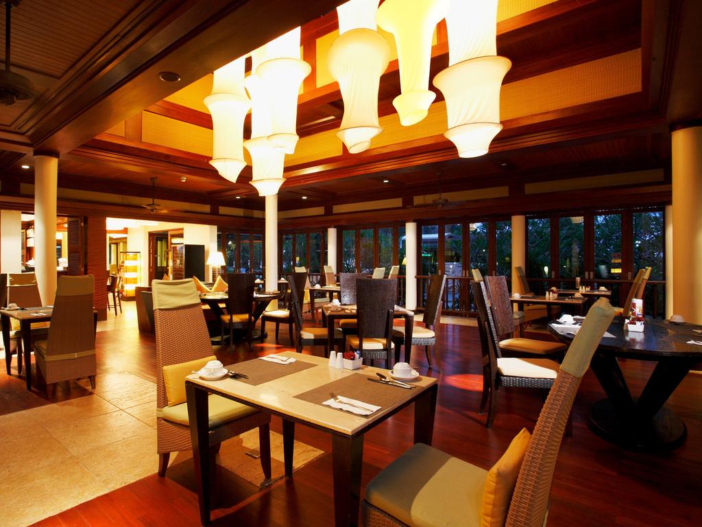 LOTUS COURT RESTAURANT