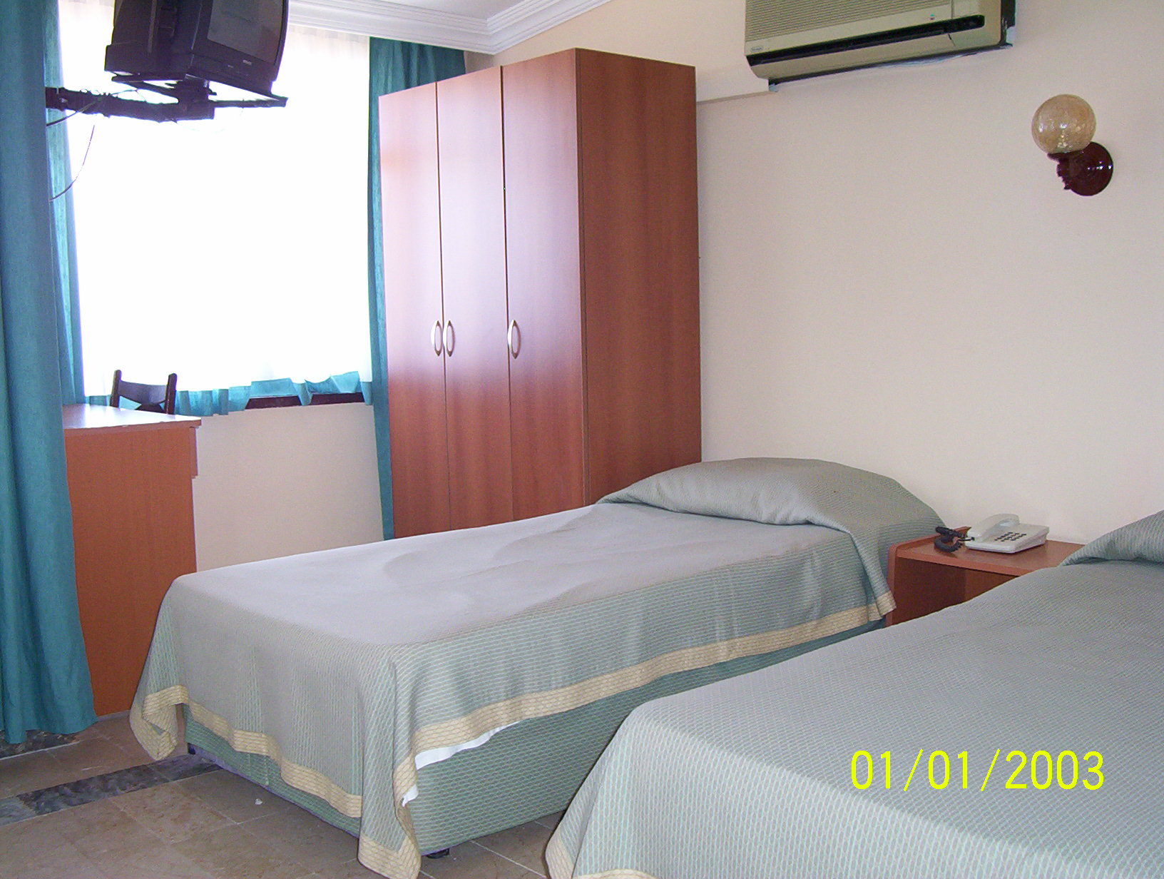 QUAD ROOM 