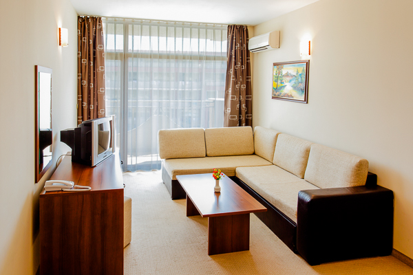 Sunny Beach, Hotel Grenada, apartament, camera de zi.jpg
