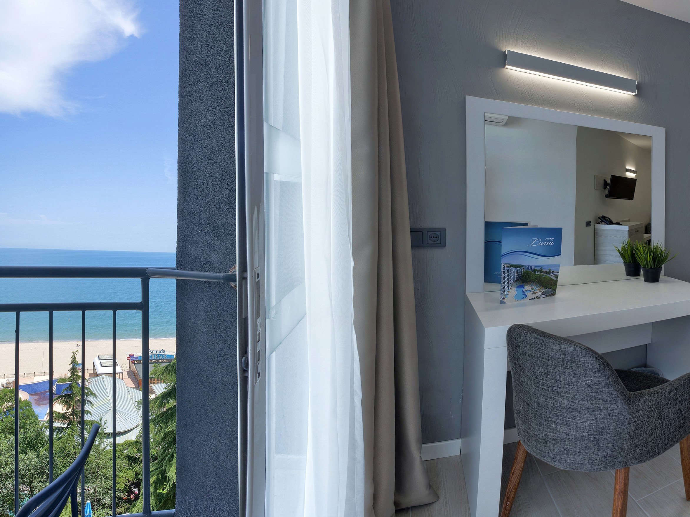 Standard FamilyRoom (SeaView, Balcony)