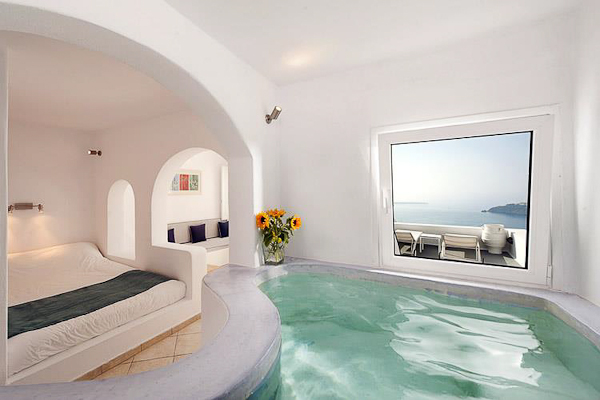 Santorini, Hotel Regina Mare, jacuzzi privat in camera.jpg