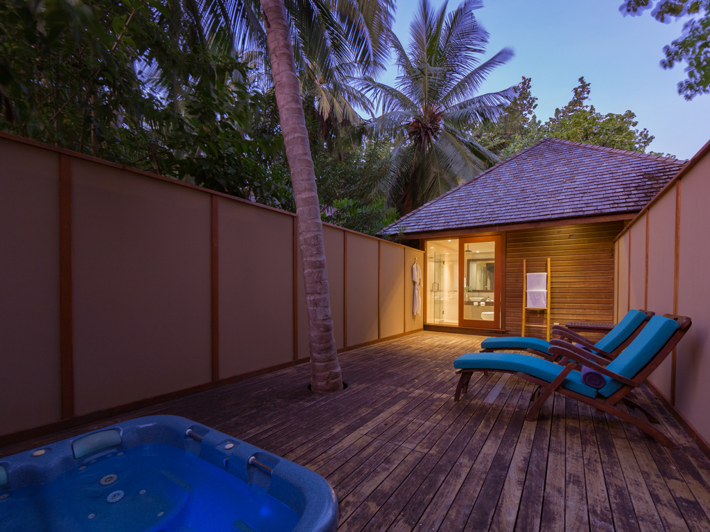JACUZZI BEACH VILLA