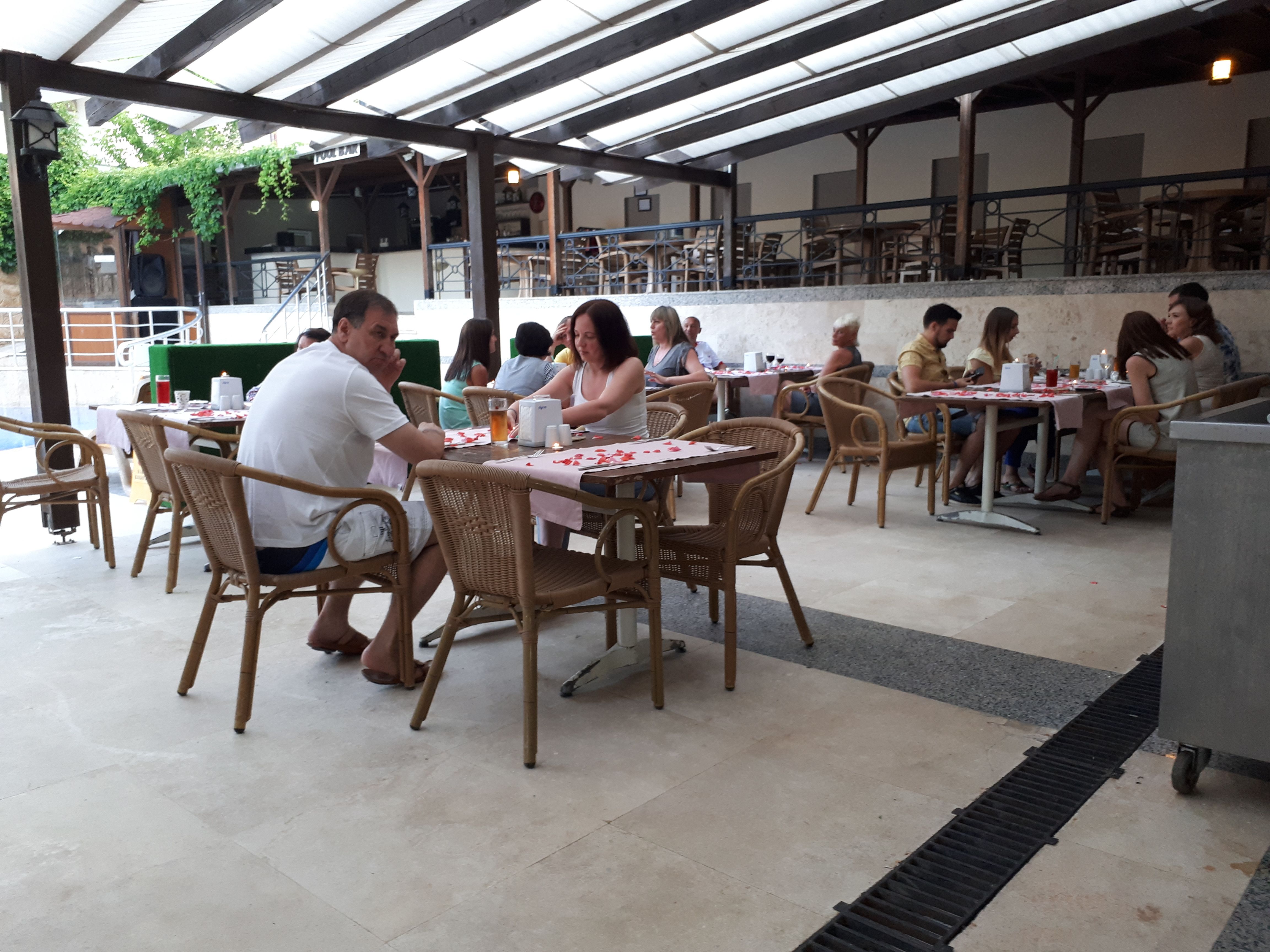MAIN RESTAURANT