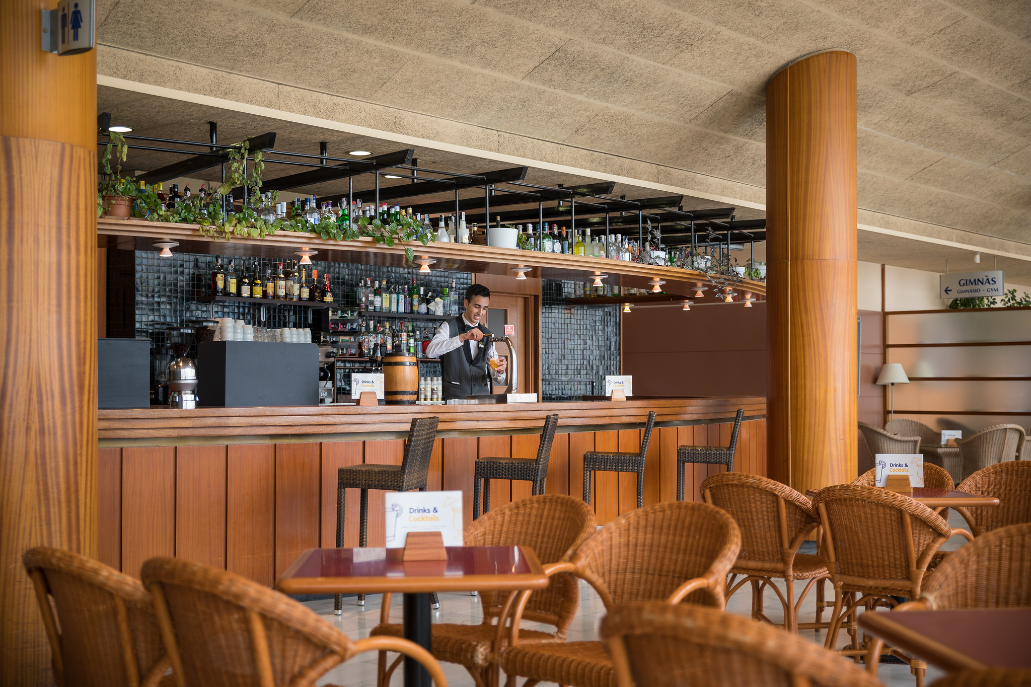 LOBBY BAR